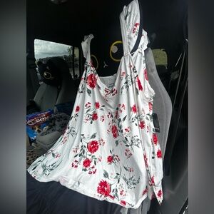 Torrid NWT $36 White and Red Ruffled Ruched Tank Top flowers roses floral new